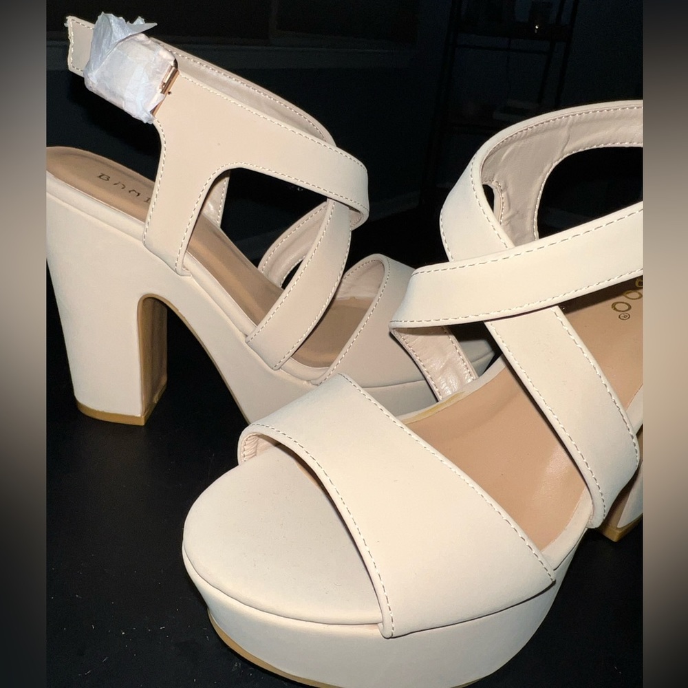 NWOT | Bamboo | Wedge | Size 5 1/2